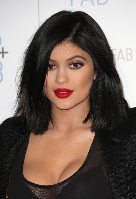 Kylie Jenner tvrdí, že všetko je o kontúrovaní, mejkape a poznaní svojej tváre