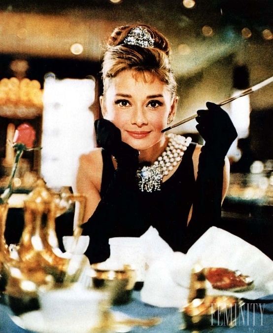 Slávna Audrey Hepburn mala svoje prvé šaty Givenchy oblečené vo filme Raňajky pre Tiffanyho 
