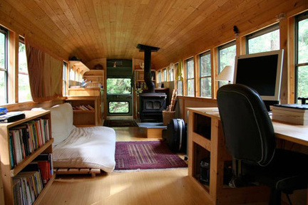 Autobusová chata v horách, netradičné bývanie