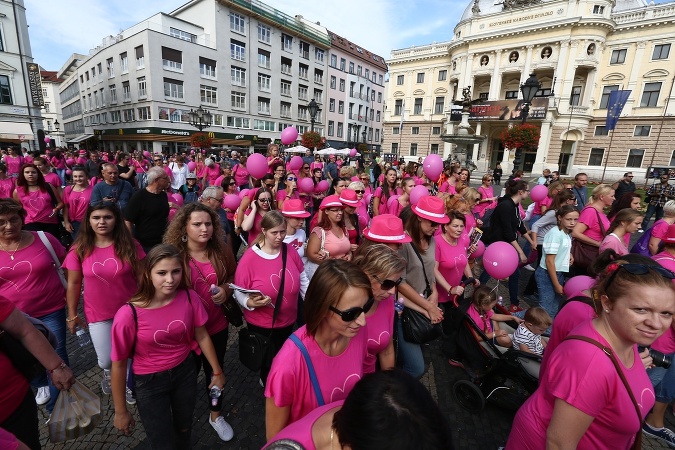 AVON zorganizoval 7. ročník  Pochodu proti rakovine prsníka