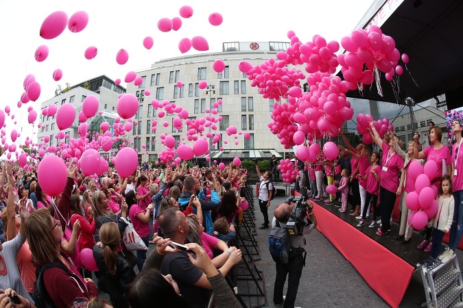 AVON zorganizoval 7. ročník  Pochodu proti rakovine prsníka