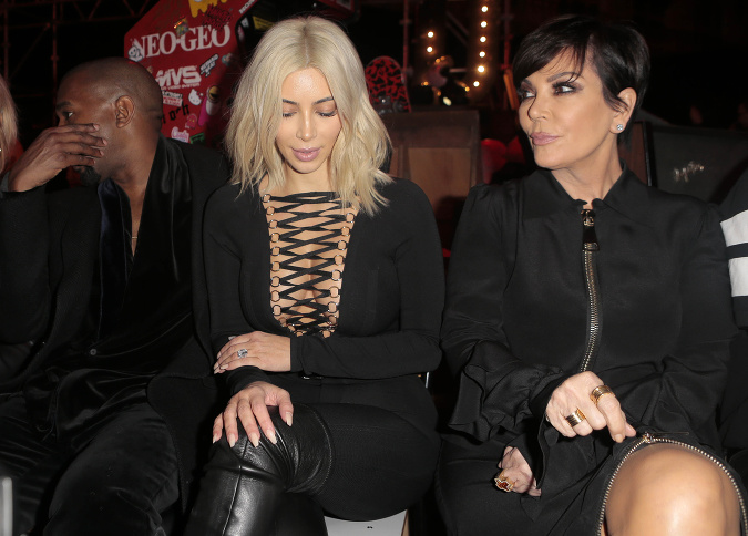 Kris Jenner má niekedy jej zať Kanye West plné zuby