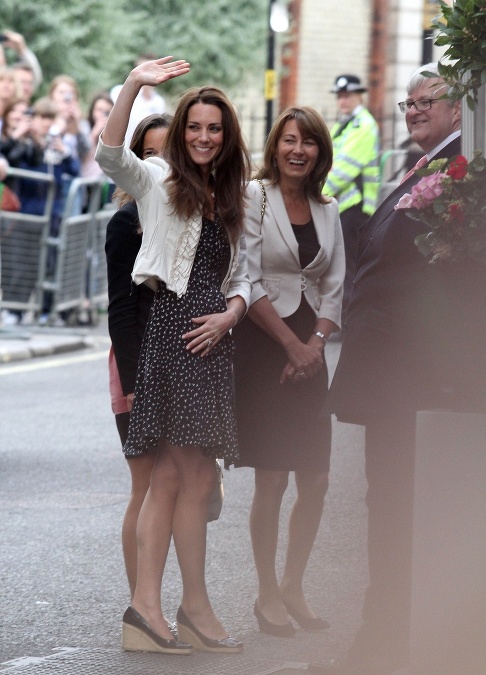Matka Kate Middleton je jablkom sváru v rodine
