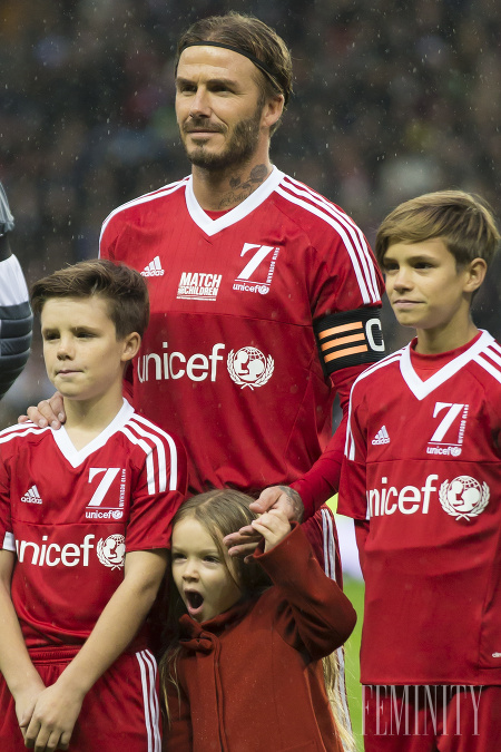 Otec, futbalista David Beckham sa o svoje deti príkladne stará