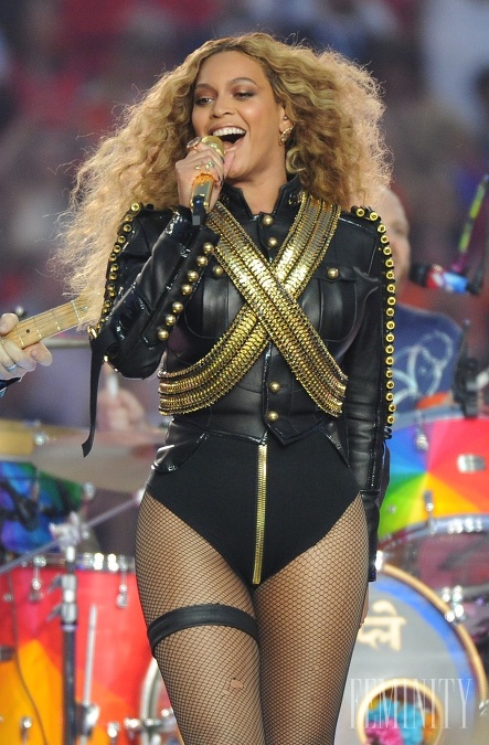 Sako, ktoré mala Beyoncé počas šou pripomínalo legendárny kožených kúsok Michaela Jacksona