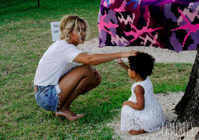 Beyoncé počas spoločných chvíľ so svojou dcérkou Blue Ivy