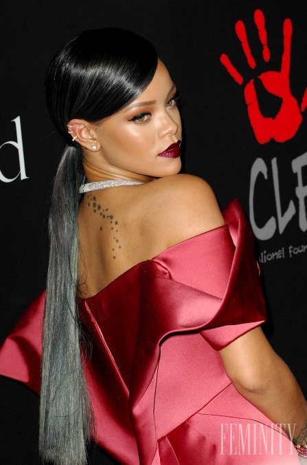 Speváčka Rihanna si nás získala dokonalou a lesklou hrivou