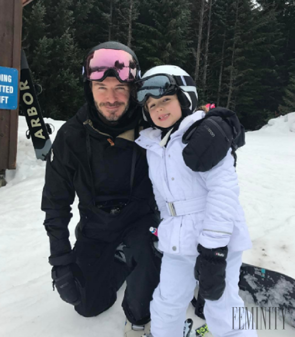 David učí lyžovať i najmenšiu Harper