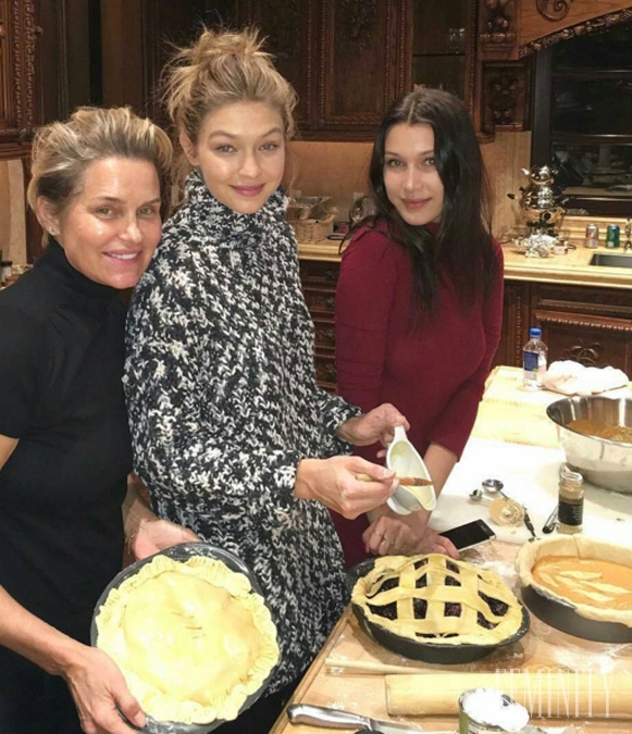 Gigi Hadid so setrou Bellou a mamou v spoločnej kuchyni