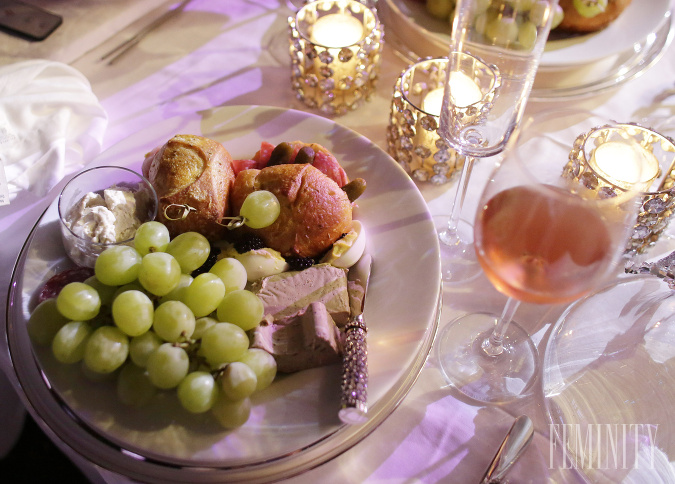 Romantický piknik s dobrým vínom je tou správnou voľbou