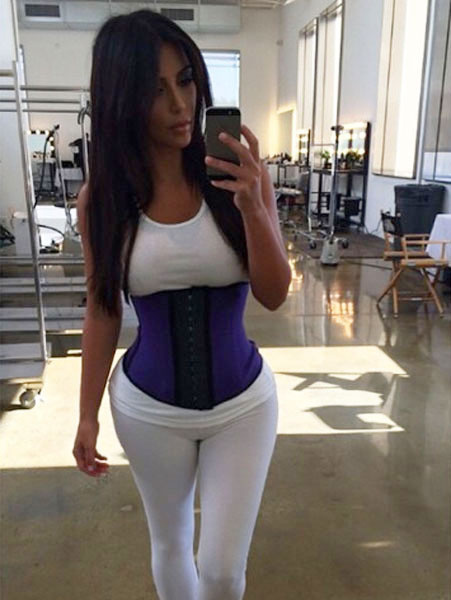 Korzet, ale aj liposukcia pomohli Kim Kardashian zhodiť kilogramy