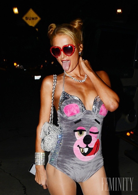 Paris Hilton ako kontroverzná speváčka Miley Cyrus