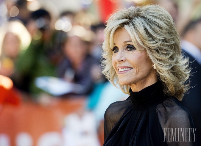 Jane Fonda vyzerá vo svojom veku obdivuhodne a to jej siaha na osemdesiatku