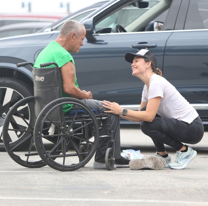 Jennifer Garner ponúkla svoje topánky mužovi bez domova