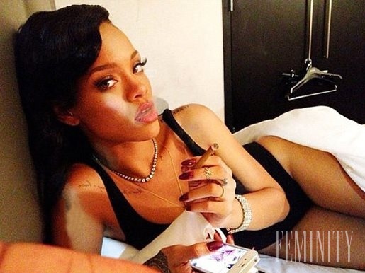 Rihanna je opäť za rebelku a i keď je sexi, tú cigaru by mohla zahodiť