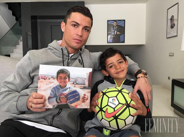 Cristiano Ronaldo pomáha najmä deťom, ktoré pomoc potrebujú. 