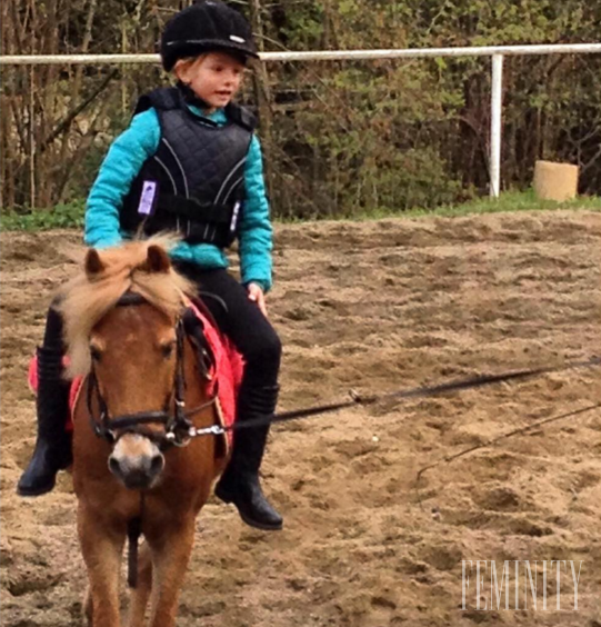 Aj Darina dcéra Laura je milovníčkou športov a zamilovala si kone 