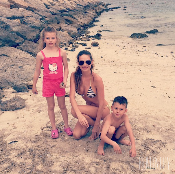 Andrea s deťmi na pláži