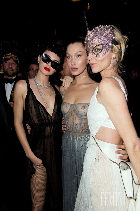 Kendall Jenner spoločne s Bellou Hadid a Evou Herzigovou počas plesu Dior pútali pozornosť nejedného muža