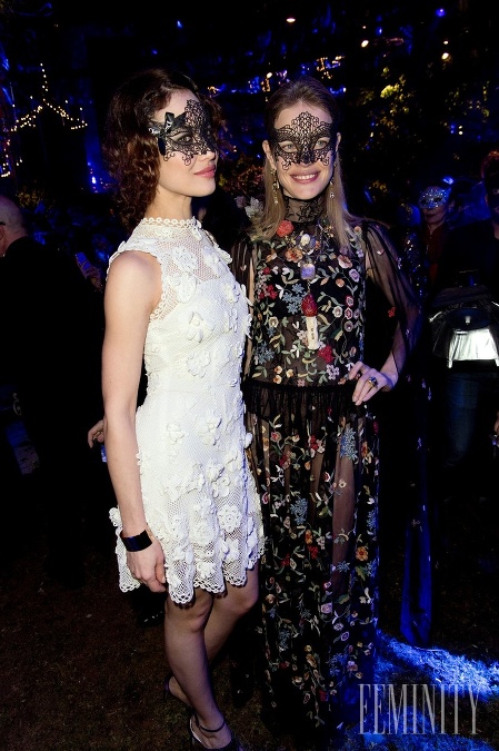 Olga Kurylenko v sprievode krásnej Natalie Vodianovej boli čestnými hosťami rozprávkového plesu Dior
