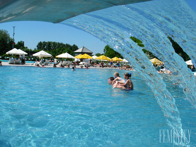 Stredisko má pre návštevníkov pripravených 7 vonkajších bazénov.