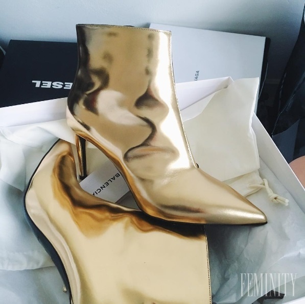 Zlaté topánky Balenciaga patria k jej najlepším kúskom