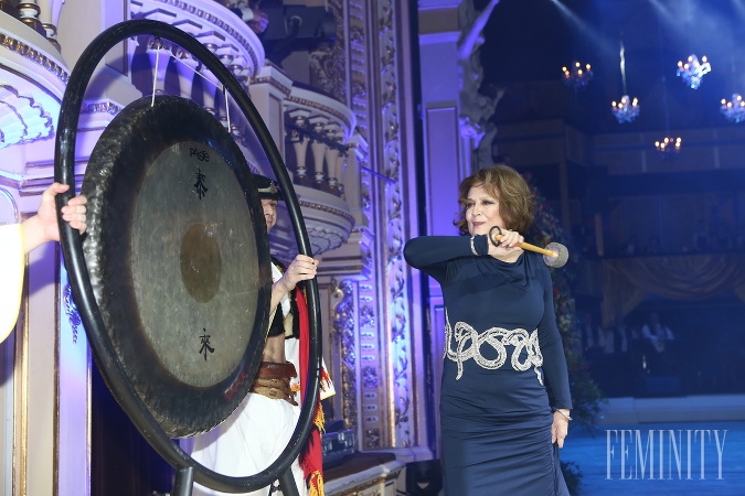 Jedna z najlepších herečiek Emília Vášáryová úderom na gong odštartovala plesovú sezónu