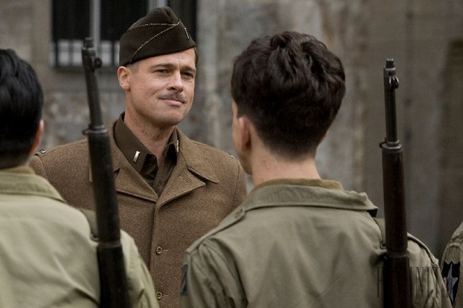 Brad Pitt si vyskúšal aj úlohu veliteľa židovskej skupiny vojakov, vystupujúcim proti nacistom
