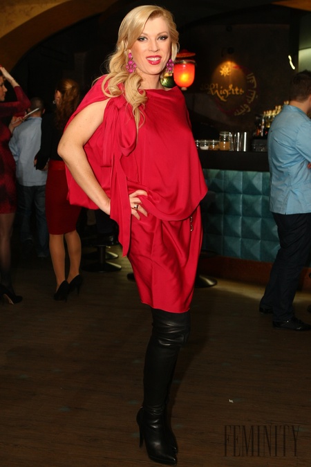 Riaditeľka Fashion TV Gabriela Drobová vo výrazných červených šatách vyzerala pôvabne