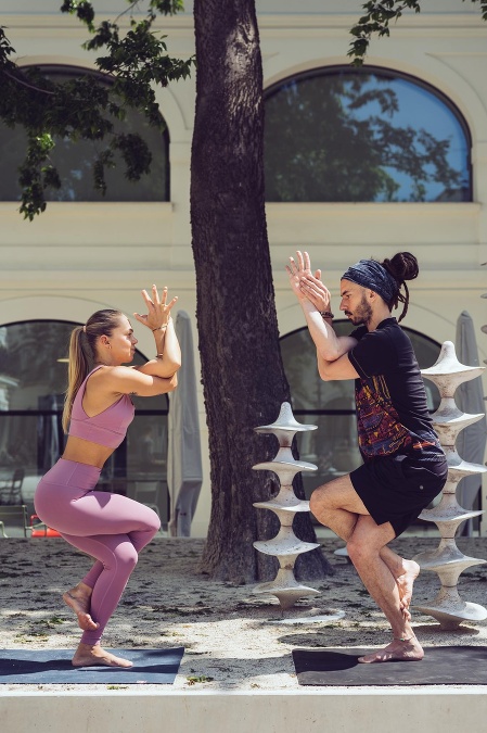 . V deň letného slnovratu si budú môcť prvýkrát nadšenci jogy zacvičiť na podujatí Sunrise Yoga Bratislava.