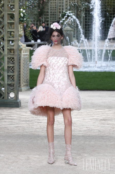 Na prehliadke Chanel sa predviedla v tomto krásnom outfite