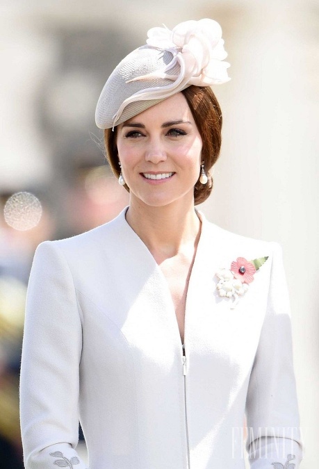 Kate v bielom klobúku vyzerala dokonale