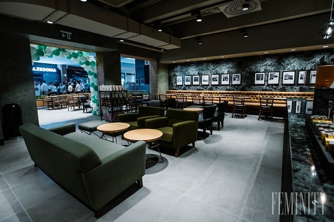 Kaviareň Starbucks v Auparku bola navrhnutá tak, aby odrážala životný štýl zákazníkov, ktorí ju budú navštevovať