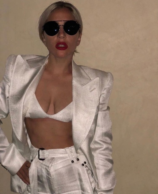 Kostýmové variácie sa stali obľúbeným outfitom speváčky Lady Gaga