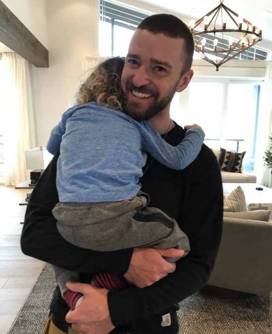 Hoci v mnohých prípadoch písali vyznania pre známych mužov ich polovičky, Justin Timberlake pridal fotku so synčekom sám