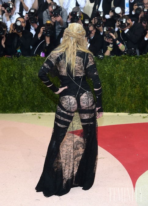 Speváčka Madonna sa za svoju kožu zjavne nehanbí 
