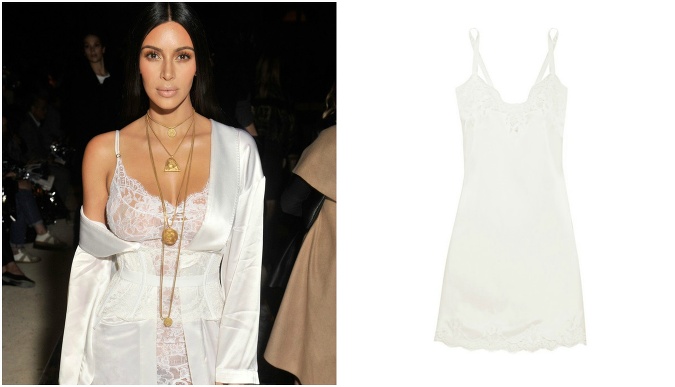 Bielu čipkovanú košielku zvolila Kim Kardashian namiesto šiat