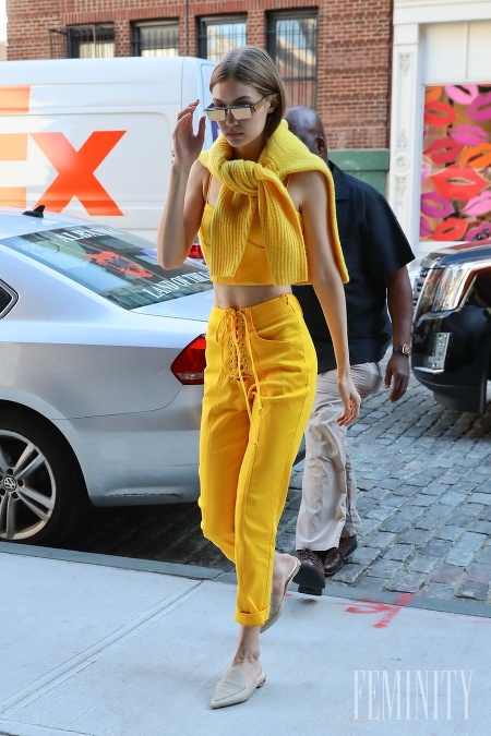 Gigi Hadid oblečená od hlavy po päty v žltej farbe vyzerala úchvatne