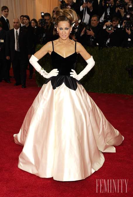 Sarah Jessica Parker ako princezná odetá v róbe z dielne Oscara de la Rentu