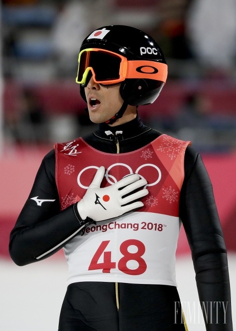 Akito Watabe z Japonska takto neuveriteľne reagoval na vlastný skok na lyžiach, potom čo ho videl na obrazovke