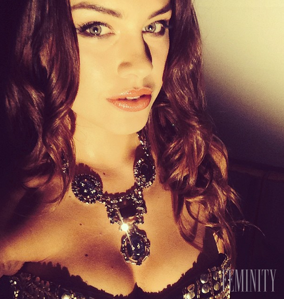 Riaditeľka súťaže krásy Karolína Chomisteková vyzerá na tejto selfie naozaj pôvabne a dych vyrážajúc