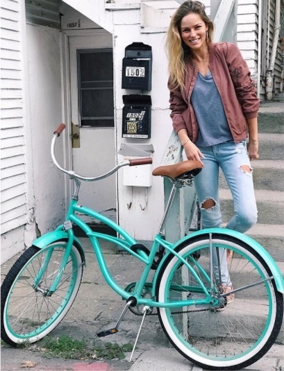 Tanečníčka Ivana Gáborík vlastní takýto tyrkysový bicykel