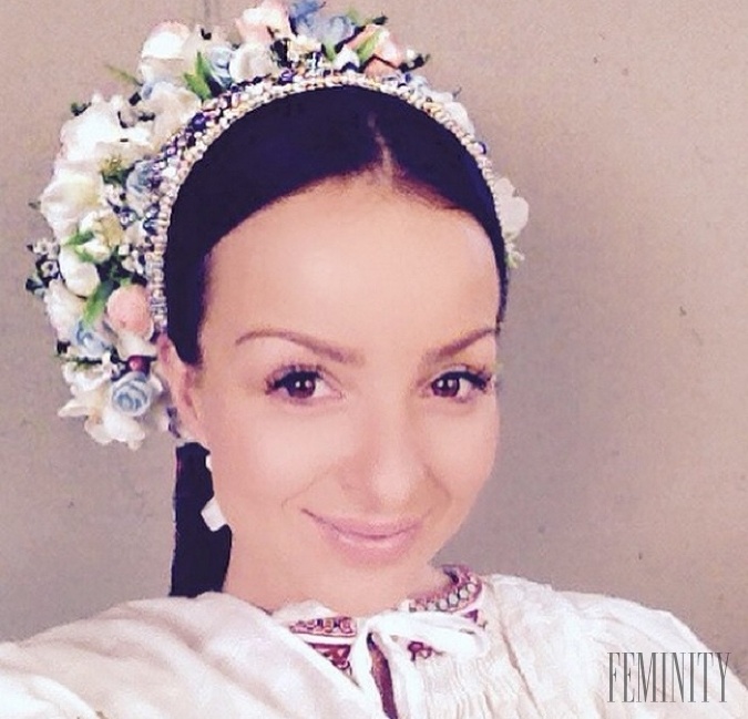 Veronika na Instagrame pridala aj fotografiu, na ktorej je oblečená do tradičného ľudového kroja pre nevesty