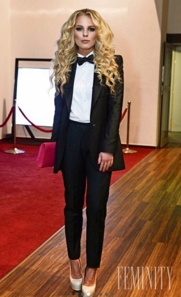 Známa televízna tvár Veronika Ostrihoňová si dokonca v rámci svojho stylingu neváhala dať motýlik.