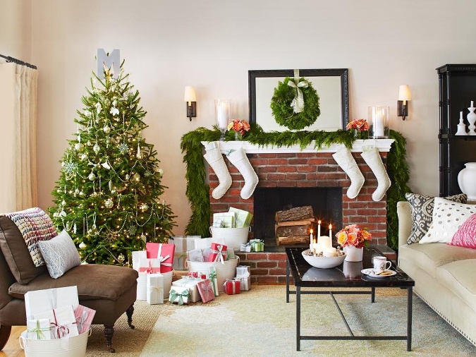 Mixuje aktuálne trendy s tými tradičnými a vytvorte si vlastnú verziu štýlového vianočného stromčeka