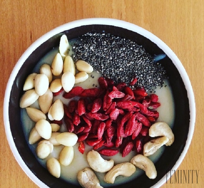 Chia semiačka sú vhodným doplnkom, ak sa rozhodnete dať si napríklad šálku čerstvých jahôd, či iného ovocia