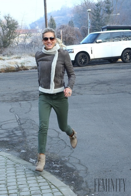 Speváčka Dara Rolins si v zime vykročila v takomto štýlovom a pohodlnom outfite