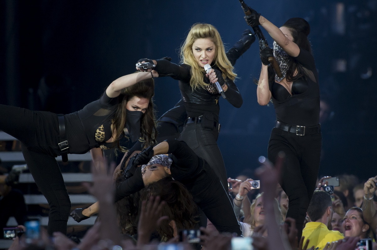 Концерт мадонны в лондоне. Madonna концерт MDNA Tour. Мадонна концерт 1997. Мадонна 2012 концерт. Мадонна концерт 2021.