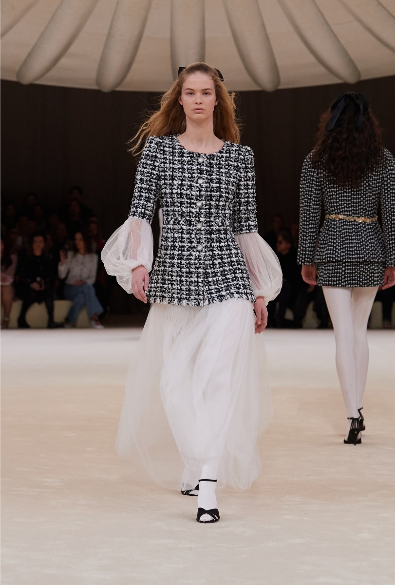 CHANEL jar/leto 2024 Haute Couture Pocta baletu a tancu priamo na