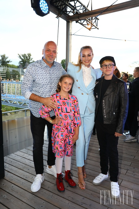 Speváčka Mária Čírová s manželom Mariánom Kachútom a deťmi - Hugom a Zoe, ktorá si zahrala v seriáli Oteckovia